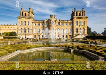 Les terrasses aquatiques du palais de Blenheim, Oxfordshire, Angleterre Banque D'Images