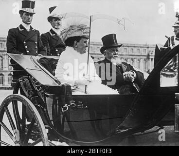 Président Clément Armand Fallieres et Reine Wilhelmina des Pays-Bas, à Versailles, en France, en juin 1912 Banque D'Images