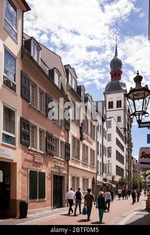 La maison Beethoven sur la rue Bonngasse, berceau du compositeur Ludwig van Beethoven, en arrière-plan l'église Namen-Jesu, Bonn, Nord RHI Banque D'Images