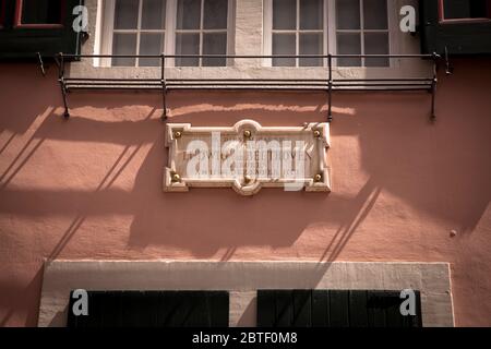 Plaque de marbre sur la façade de la maison Beethoven, rue Bonngasse, berceau du compositeur Ludwig van Beethoven, Bonn, Rhénanie-du-Nord-Westphalie Banque D'Images