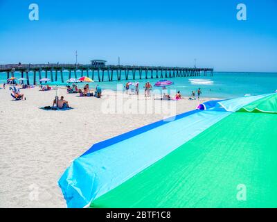 Fishing Pier et Brohard Park Beach sur le golfe du Mexique à Venise Floride aux États-Unis Banque D'Images