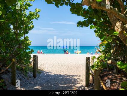 Passerelle d'entrée à Blind Pass Beach sur Manasota Key sur le golfe du Mexique à Englewood Florida aux États-Unis Banque D'Images