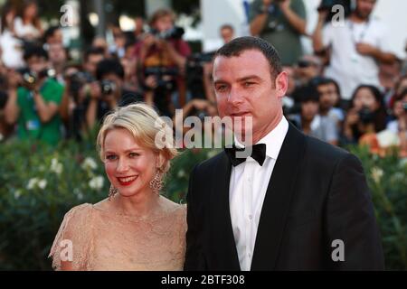 VENISE, ITALIE - AOÛT 29 : Naomi Watts et Liev Schreiber assistent à la conférence 'The Rechirey fondamentaliste' du 69e Festival du film de Venise Banque D'Images