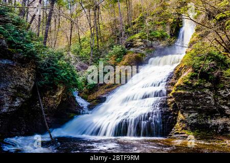 Pittoresque Dingmans Falls dans Delaware Township destination touristique lieu Banque D'Images