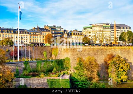 Vue sur la ville haute et les Parcs de la Pétrusse, Luxembourg, Luxembourg Banque D'Images