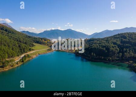 Vue aérienne du lac de la Doxa à Péloponnèse, Grèce Banque D'Images