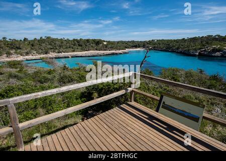 ViewPoint, Punta de ses Gatoves, Parc naturel de Mondragó, zone municipale de Santanyí, Majorque, Iles Baléares, Espagne. Banque D'Images