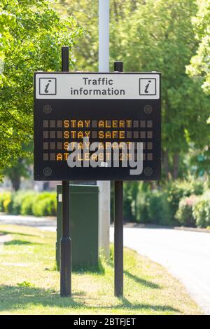 Matrice d'alerte de maintien signe Mai 2020 jour férié lundi Southend on Sea, Essex, Royaume-Uni, pendant la pandémie du coronavirus COVID-19. A127 route vers le front de mer Banque D'Images