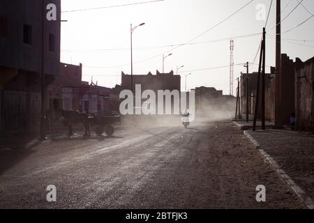 M'Hamid, près de Zagora, la dernière ville avant le désert du Sahara au Maroc Banque D'Images