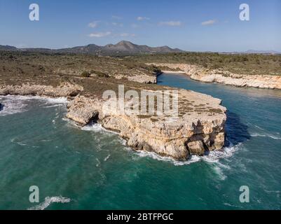 Cala Virgili, Cala pilota y Cala Magraner con muntanya Grossa al fondo, Manacor, Majorque, Iles Baléares, Espagne. Banque D'Images