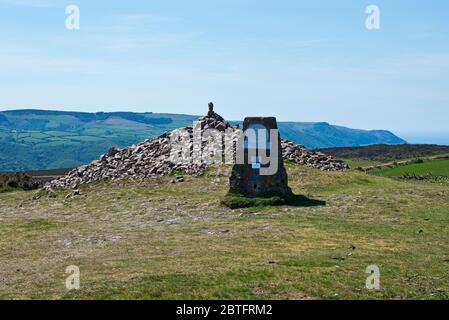 Vue sur Selworthy Beacon sur la côte Somerset dans le parc national d'Exmoor. Partie du sentier de la côte sud-ouest. Banque D'Images