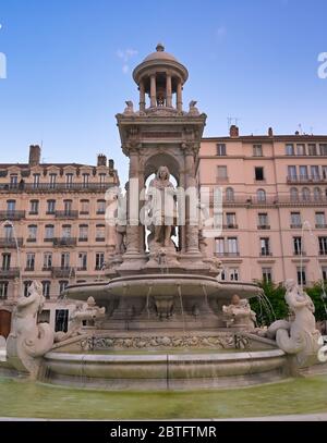 La fontaine sur la place des Jacobins au coeur de Lyon, France. Banque D'Images