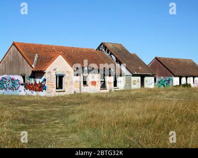 Village de vacances abandonné, Pirou Plage, Normandie, France Banque D'Images