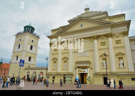 L'église d'Anne est classée monument historique dans le centre historique de Stare Miasto de Varsovie, Pologne, près de la place du château, dans la célèbre rue Krakowskie Przedmieście Banque D'Images