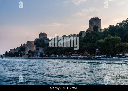 Château de Rumelian au coucher du soleil, vue de Bosporus, Istanbul Banque D'Images