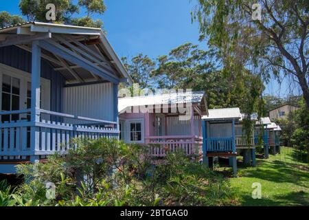 Row coloré plage cottages Hyams point Jervis Bay NSW Australie Banque D'Images