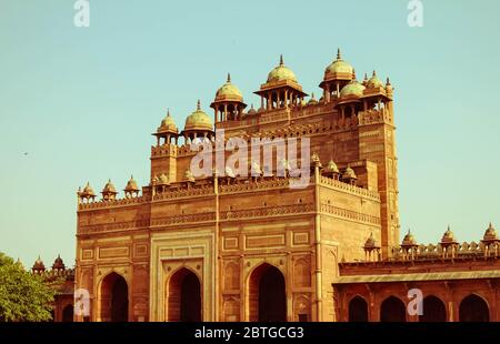 Buland Darwaza, l'entrée de 54 mètres de haut du complexe Fatehpur Sikri, Uttar Pradesh, Inde, effet rétro Banque D'Images