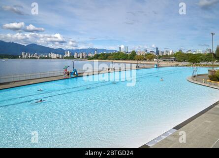 Piscine publique de Kitsilano Vancouver. Piscine extérieure publique Kitsilano à Vancouver, en Colombie-Britannique. Banque D'Images