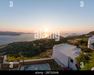 Village traditionnel Plaka dans l'île de Milos, Cyclades, Grèce Banque D'Images