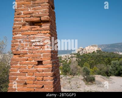 Vue sur le temple Parthénon et la colline de l'Acropole depuis pnyx à Athènes, Grèce Banque D'Images