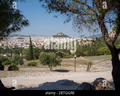 Vue sur le temple Parthénon et la colline de l'Acropole depuis Pnyx à Athènes, Grèce Banque D'Images