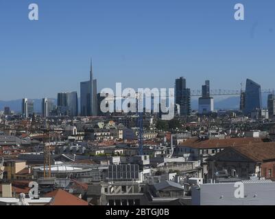 Milan. 26 mai 2020. Photo prise le 25 mai 2020 montre une vue sur la ville de Milan, Italie. Crédit: Xinhua/Alay Live News Banque D'Images