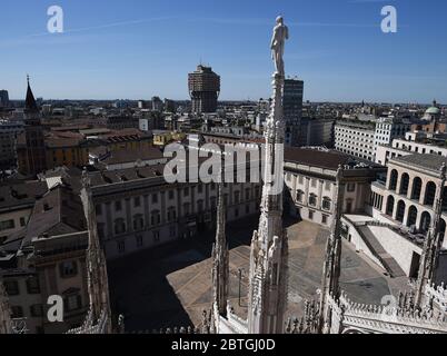 Milan. 26 mai 2020. Photo prise le 25 mai 2020 montre une vue sur la ville de Milan, Italie. Crédit: Xinhua/Alay Live News Banque D'Images
