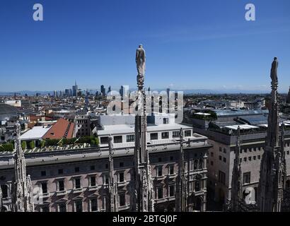 Milan. 26 mai 2020. Photo prise le 25 mai 2020 montre une vue sur la ville de Milan, Italie. Crédit: Xinhua/Alay Live News Banque D'Images