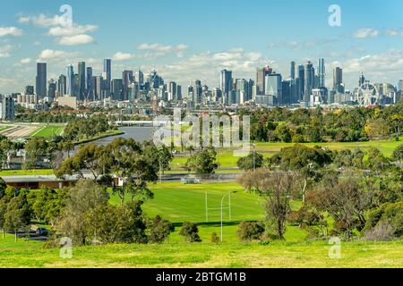 Melbourne, Australie - vue sur la ville depuis le point d'observation de Maribyrnong Banque D'Images