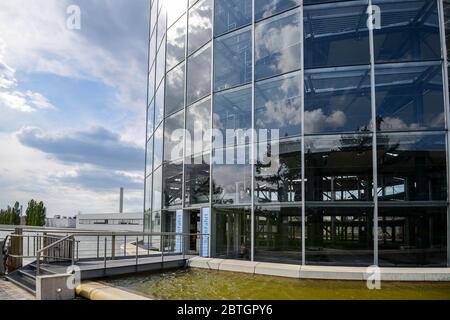 L'usine de construction automobile Volkswagen/VW avec les tuyaux de l'usine Volkswagen dans l'Autostadt à Wolfsburg. WOLFSBURG, ALLEMAGNE. 19 mai 2016 Banque D'Images
