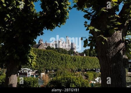 Château de Pierrefonds, dans la région Oise du Nord de la France (hauts-de-France), vu du village de Pierrefonds Banque D'Images