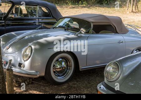 Eyrignac, France - 2 septembre 2018 : voiture Porsche 911 garée à Eyrignac en Dordogne. France Banque D'Images