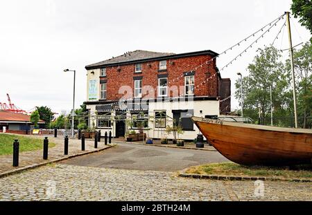 La maison publique Lock and Quay sur Merton Road à Bootle sur Merseyside. Le pub pourrait être redéveloppé dans le cadre de la "destination Bootle" Banque D'Images