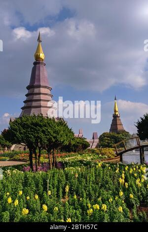 Pagode du roi et de la reine de Doi Inthanon Chiangmai Thaïlande. Naphamethinidon et Naphaphonphumisiri ces deux stupas sont consacrés à la dernière fin de k Banque D'Images