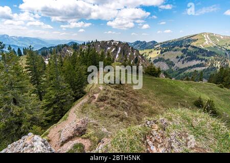 Fantastique excursion en montagne à Siplingerkopf et à Heidelbeerkopf depuis la vallée de Gunzesried dans les Alpes d'Allgau Banque D'Images