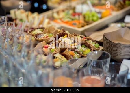 repas et en-cas sur la table du buffet Banque D'Images