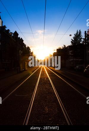 Belle ville urbaine ville ville rue lever de soleil à Amsterdam, pays-Bas Banque D'Images