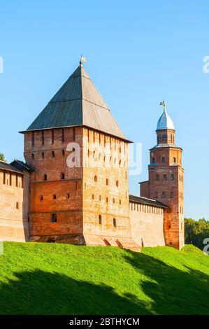 Veliky Novgorod Kremlin Assomption et les tours Kokui en été après-midi à Veliky Novgorod, Russie, Voyage vue d'été de Veliky Novgorod Banque D'Images