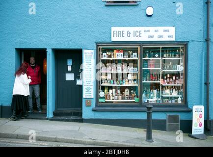 Le magasin Fire & Ice Drinks and sorbets de St James Street à Narberth Pembrokeshire, pays de Galles, Royaume-Uni Banque D'Images