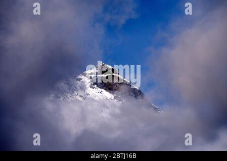 France, Haute-Savoie (74), Passy, Alpes, chaîne de Fiz avec brouillard Banque D'Images