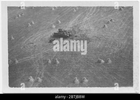 Photographies illustrant des activités militaires en France, mai - juin 1940. On y a inclus des photographies de Rommel, Guderian, Dreuz, Bottcher, général italien Garaboldi, Lucie Rommel, des photos de Rommel avec Hitler. Photographies de matériel et de troupes arrivant et en action, de la collection personnelle de Rommel. Banque D'Images