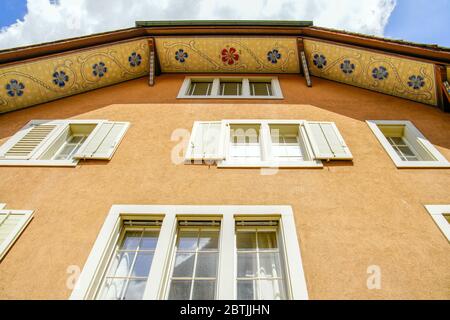 Bâtiment coloré par Kirchgasse. La vieille ville d'Aarau est la ville des plafonds joliment décorés, canton d'Argau, Suisse. Banque D'Images