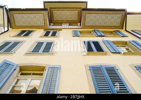 Bâtiment coloré par Kirchgasse. La vieille ville d'Aarau est la ville des plafonds joliment décorés, canton d'Argau, Suisse. Banque D'Images