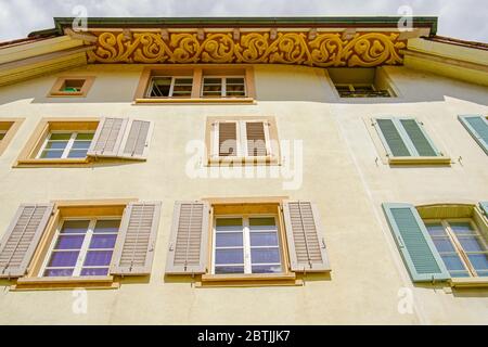 Bâtiment coloré par Milchgasse. La vieille ville d'Aarau est la ville des plafonds joliment décorés, canton d'Argau, Suisse. Banque D'Images