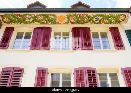 Bâtiment coloré par Milchgasse. La vieille ville d'Aarau est la ville des plafonds joliment décorés, canton d'Argau, Suisse. Banque D'Images