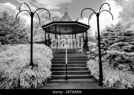 Sans paniers suspendus, Lockdown 2020, The Bandstand, Victoria Gardens, Truro, Cornwall, Royaume-Uni Banque D'Images