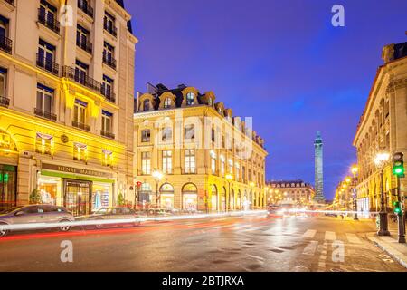 Rue de la paix menant à la place Vendôme dans le centre de Paris France Banque D'Images