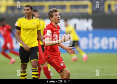 Ville de Dortmund, Allemagne. 26 mai 2020. Thomas MULLER, Bavière, Gesture Sport: Football: 1. Bundesliga: Saison 19/20: 28e jour de match, 26 mai 2020, BVB, Borussia Dortmund - FC Bayern Munich, crédit: Jurgen Fromme/firosportphoto/POOL | usage dans le monde entier/dpa/Alay Live News Banque D'Images