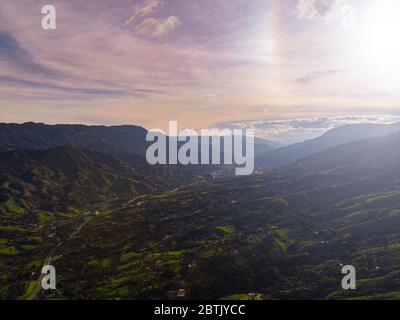 Vue aérienne des très beaux paysages colombiens de montagnes montrant sa majesté et incroyable palette de couleurs Banque D'Images