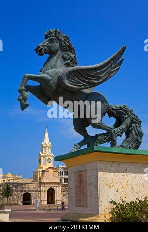 Pegasus Statue & Clock Tower, quartier de la vieille ville fortifiée, ville de Cartagena, État de Bolivar, Colombie, Amérique centrale Banque D'Images